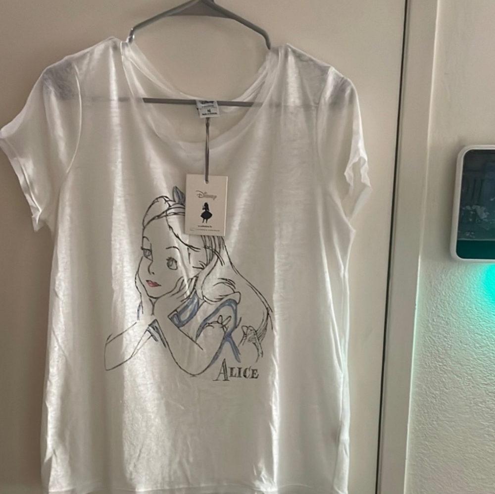 NWT Alice In Wonderland Shirt - Size M - Picture 5 of 12